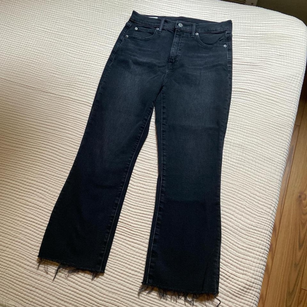 Gap Kick Fit High-Rise Flared Black Jeans, Raw Hem, Size 29/8